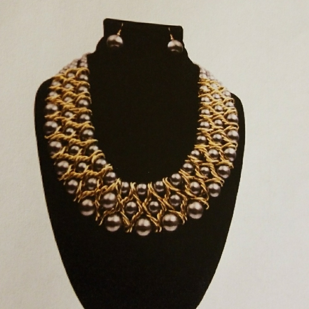 GRAY FAUX PEARL BIB NECKLACE